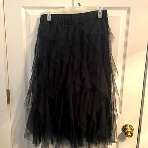 XL tulle skirt, never worn but no tags Black